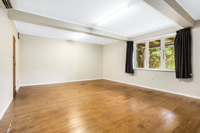 Photo of property in 15 Handyside Street, Tawa, Wellington, 5028