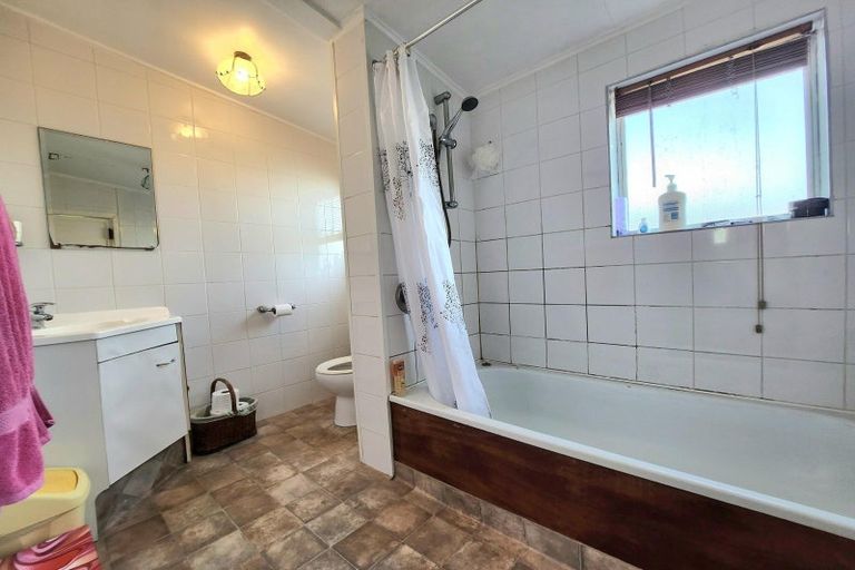 Photo of property in 72 Perth Street, South Hill, Oamaru, 9400