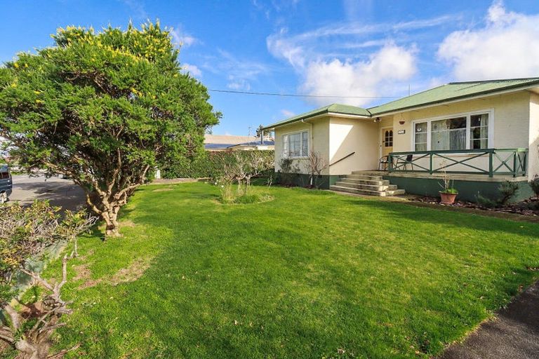 Photo of property in 33 Queen Street, Dannevirke, 4930