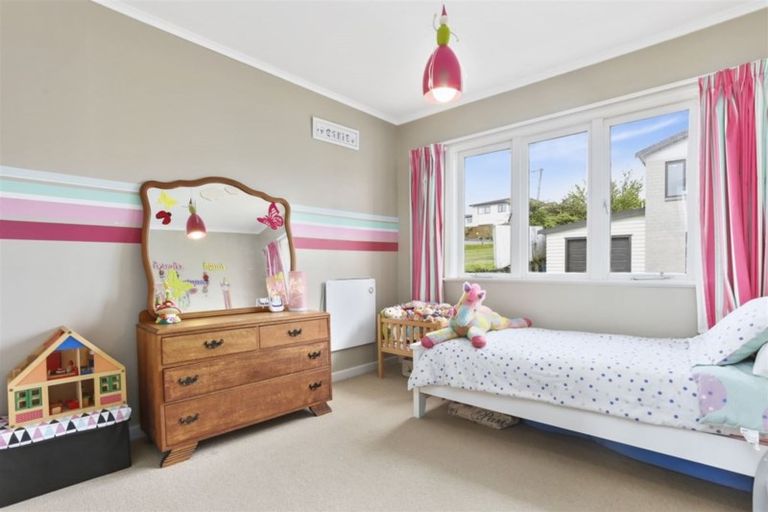 Photo of property in 31 Sunnyside Road, Sunnyvale, Auckland, 0612