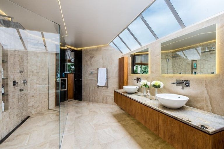 Photo of property in 60 Sharon Road, Waiake, Auckland, 0630