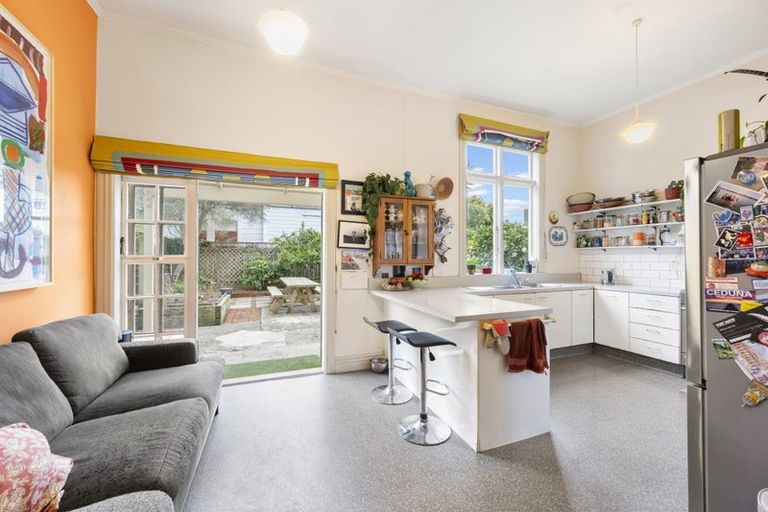 Photo of property in 94 Pirie Street, Mount Victoria, Wellington, 6011