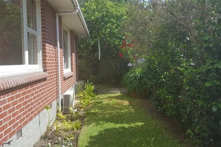 Photo of property in 1/98 Crofton Road, Harewood, Christchurch, 8051