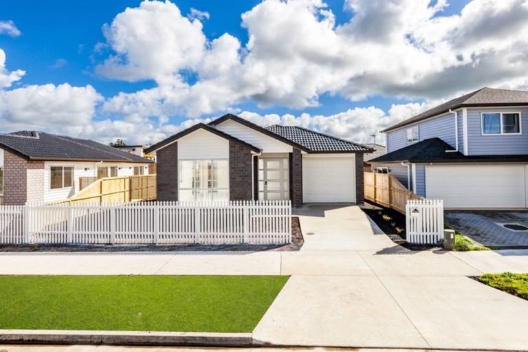 Photo of property in 12 Hemopo Street, Pukekohe, 2120