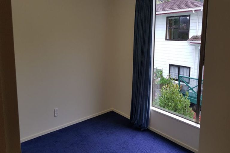 Photo of property in 2 Kekeno Grove, Tirohanga, Lower Hutt, 5010