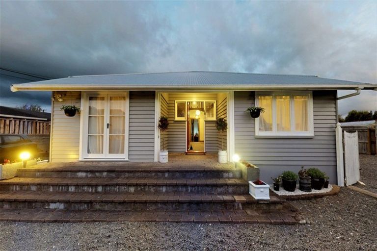 Photo of property in 556a Queen Street East, Levin, 5510