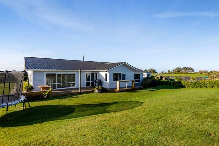 Photo of property in 159 Opunake Road, Stratford, 4391