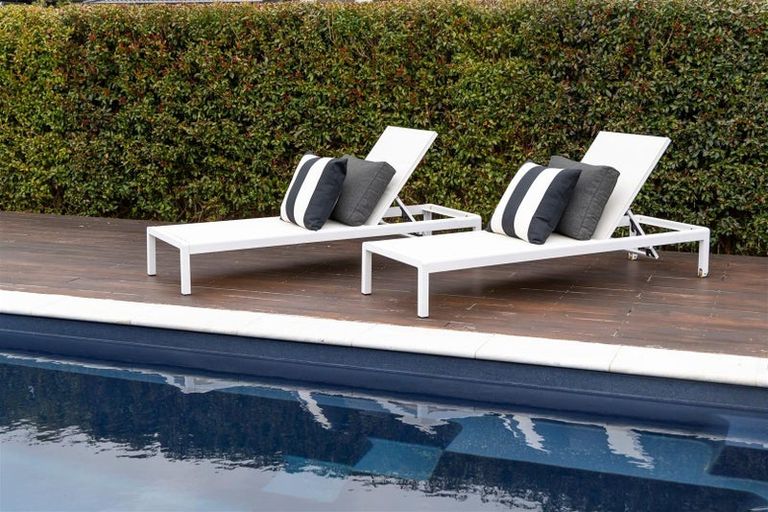 Photo of property in 24 Sir Lincoln Drive, Kumeu, 0810