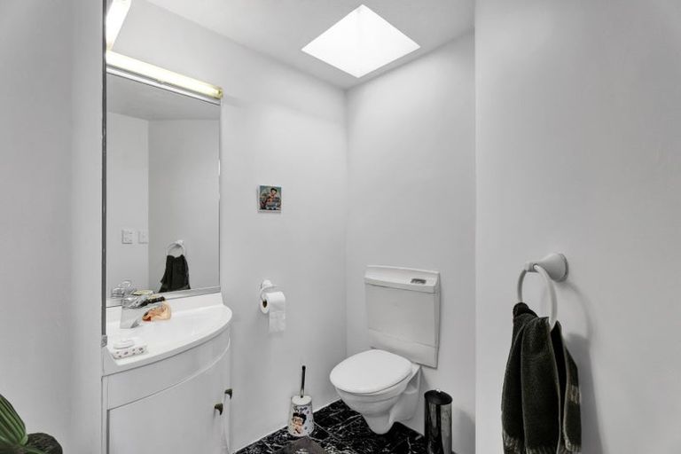 Photo of property in 5 Weston Street, Moturoa, New Plymouth, 4310