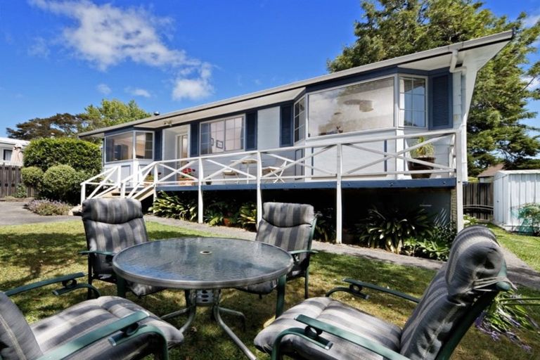 Photo of property in 1/95 Atkinson Road, Titirangi, Auckland, 0604