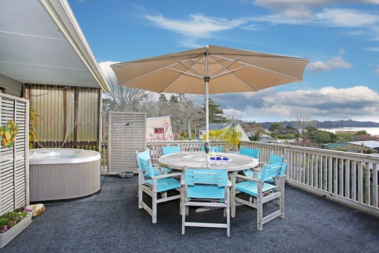 Photo of property in 8 Cottonwood Place, Kawakawa Bay, Papakura, 2585