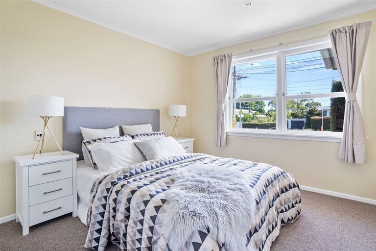 Photo of property in 1/33 Exmouth Road, Northcote, Auckland, 0627