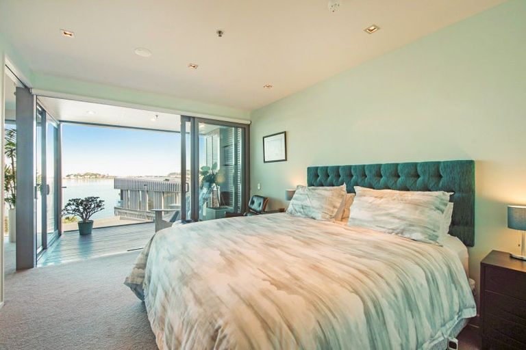 Photo of property in Patent 326 Apartments, 404s/326 Evans Bay Parade, Hataitai, Wellington, 6021