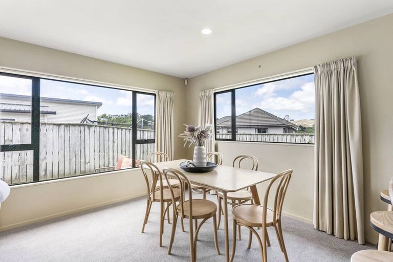 Photo of property in 16 Greenstone Place, Aotea, Porirua, 5024