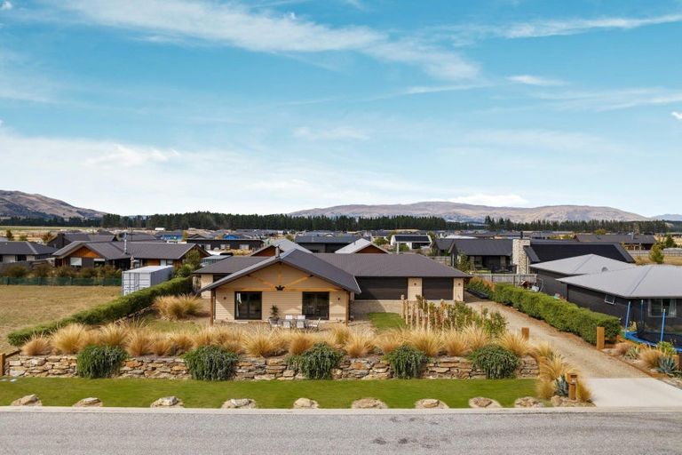 Photo of property in 8 Dingle Street, Lake Hawea, Wanaka, 9382