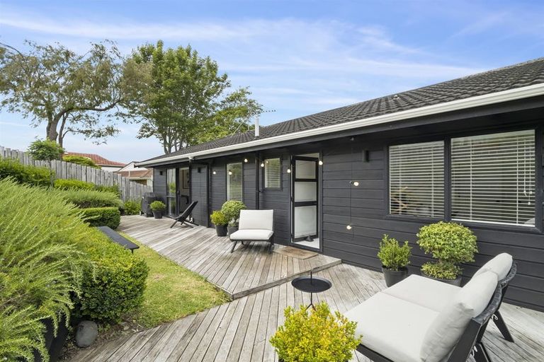 Photo of property in 2/87 Nigel Road, Browns Bay, Auckland, 0630