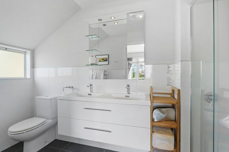 Photo of property in 90 Memorial Avenue, Ilam, Christchurch, 8053