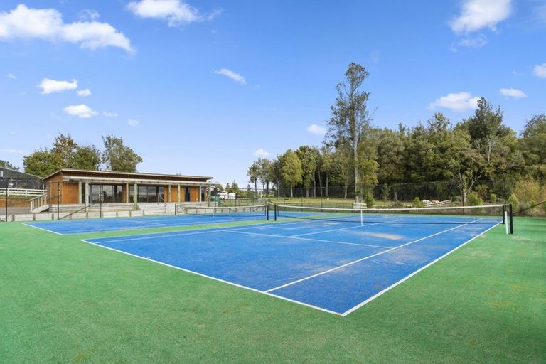 Photo of property in 21 Sarona Park Drive, Omanawa, 3171