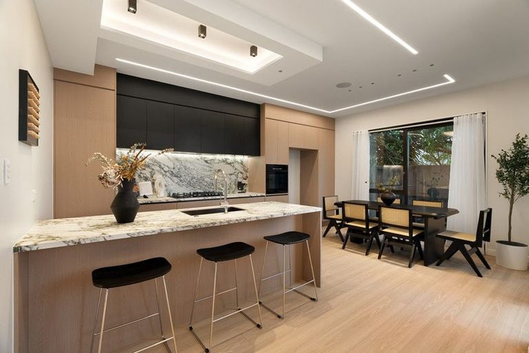 Photo of property in 2 Knights Close, Rothesay Bay, Auckland, 0630