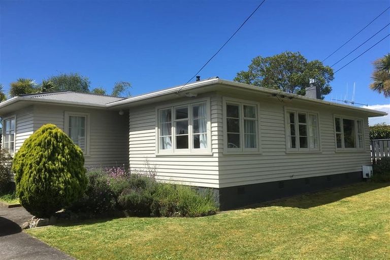 Photo of property in 13 Meadowvale Drive, Levin, 5510