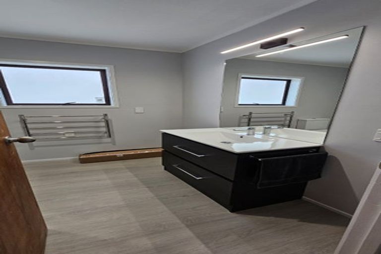 Photo of property in 1/25 Sartors Avenue, Northcross, Auckland, 0630