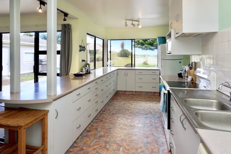 Photo of property in 129 Pukehina Parade, Pukehina, 3189