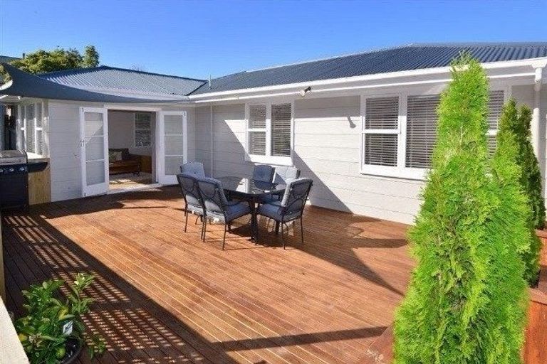 Photo of property in 17 Springtime Crescent, Stanmore Bay, Whangaparaoa, 0932