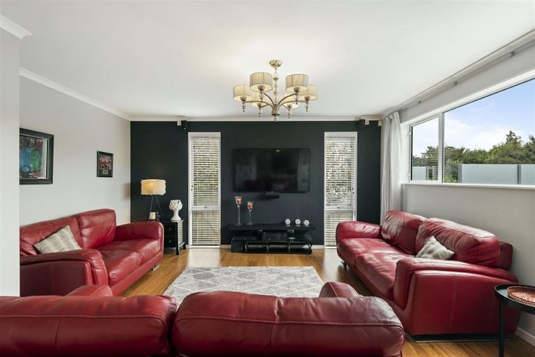 Photo of property in 12 Ilam Lane, Fairview Heights, Auckland, 0632