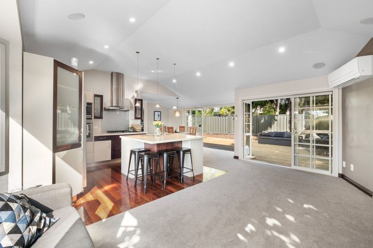 Photo of property in 8 Kerry Dell, Cockle Bay, Auckland, 2014