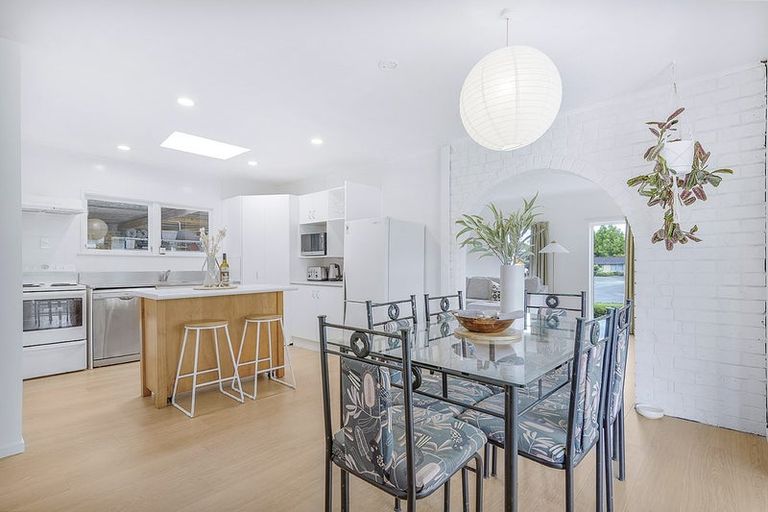 Photo of property in 13 Knightsbridge Place, Dinsdale, Hamilton, 3204