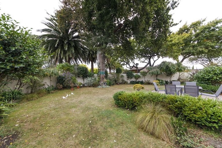 Photo of property in 4 The Oaks, Awapuni, Palmerston North, 4412