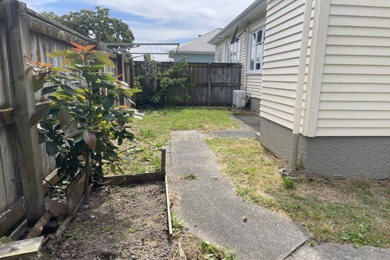 Photo of property in 64 Oxford Terrace, Epuni, Lower Hutt, 5011