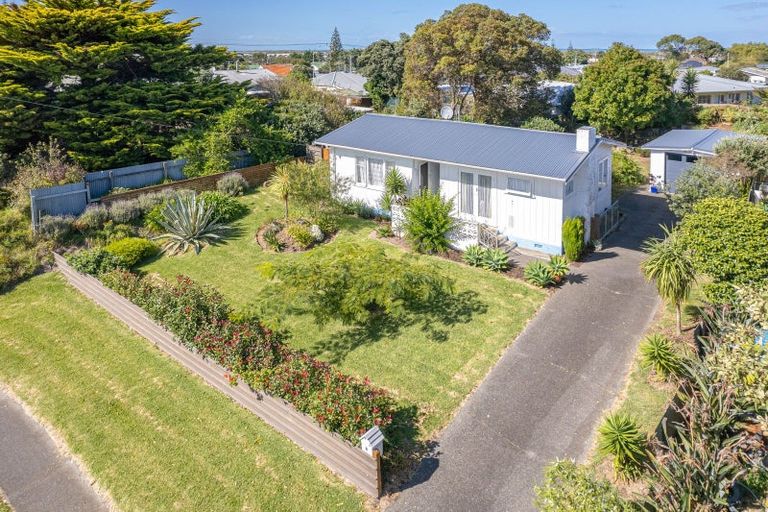Photo of property in 9 Lee Street, Castlecliff, Whanganui, 4501