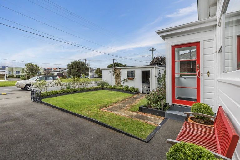 Photo of property in 154 Rongotai Road, Kilbirnie, Wellington, 6022