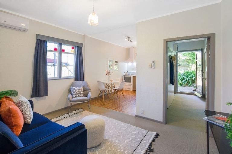 Photo of property in 3/12 Norna Crescent, Kelburn, Wellington, 6012