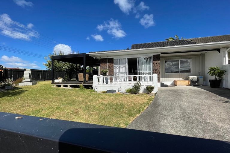 Photo of property in 1/2 Palm Court Drive, Glen Eden, Auckland, 0602