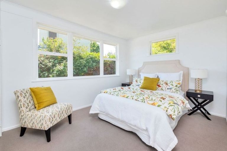 Photo of property in 66 Bond Crescent, Forrest Hill, Auckland, 0620