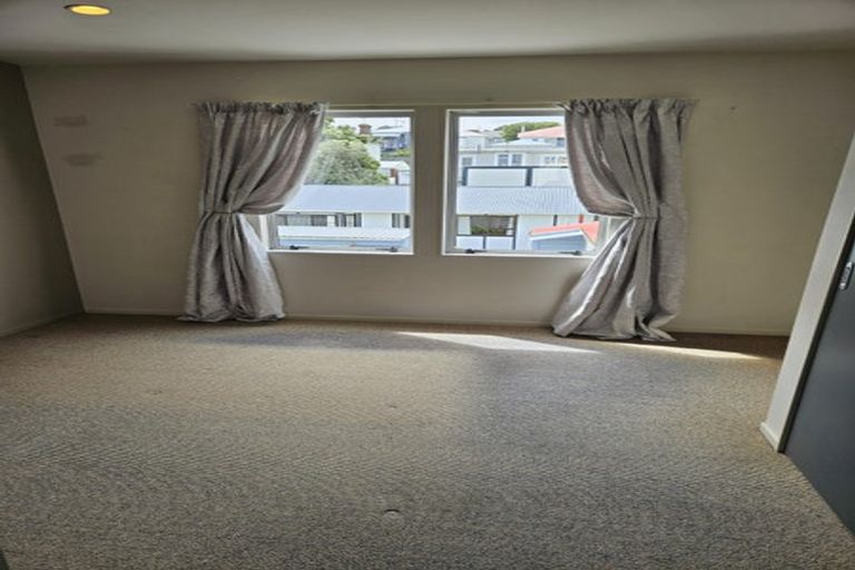 Photo of property in 152 Tasman Street, Mount Cook, Wellington, 6021