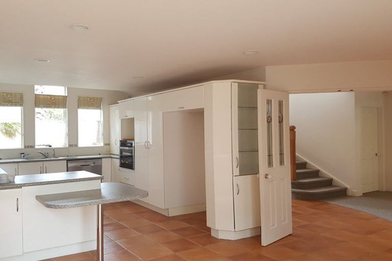 Photo of property in 2/5 Kenmure Avenue, Forrest Hill, Auckland, 0620