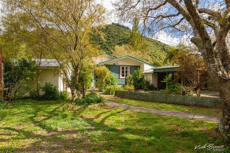 Photo of property in 16 Black Beech Street, Birchville, Upper Hutt, 5018