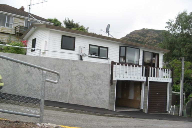 Photo of property in 18 Ripon Street, Lyttelton, 8082