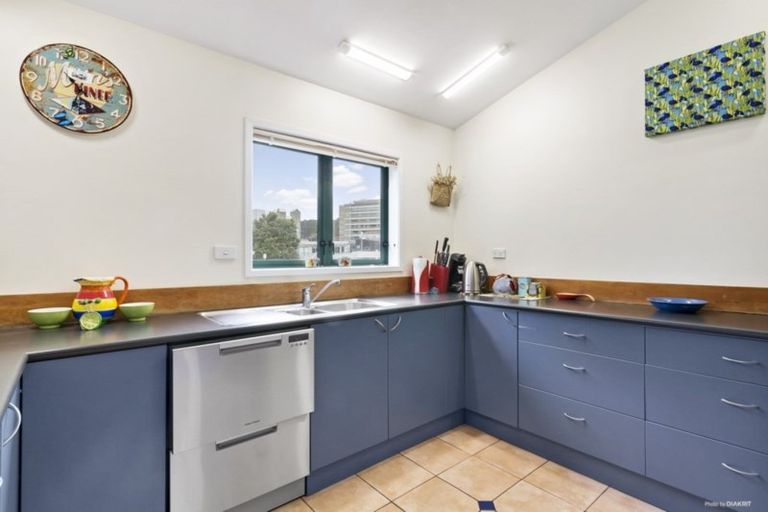Photo of property in 8 Hall Avenue, Newtown, Wellington, 6021
