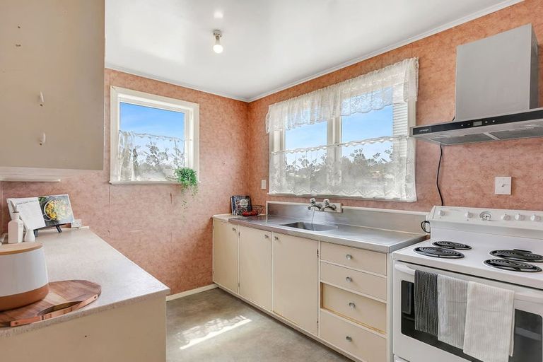 Photo of property in 30 Corinna Street, Waitangirua, Porirua, 5024