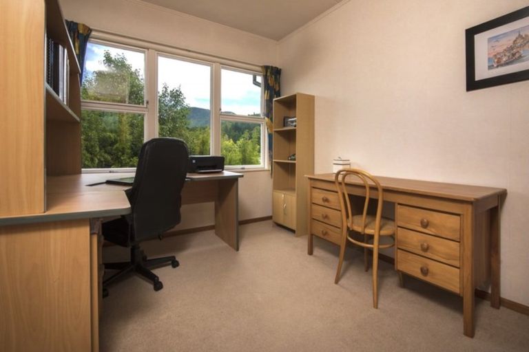 Photo of property in 141 Waikawa Road, Picton, 7220