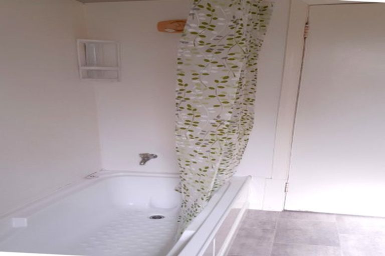 Photo of property in 46 Evans Road, Glen Eden, Auckland, 0602