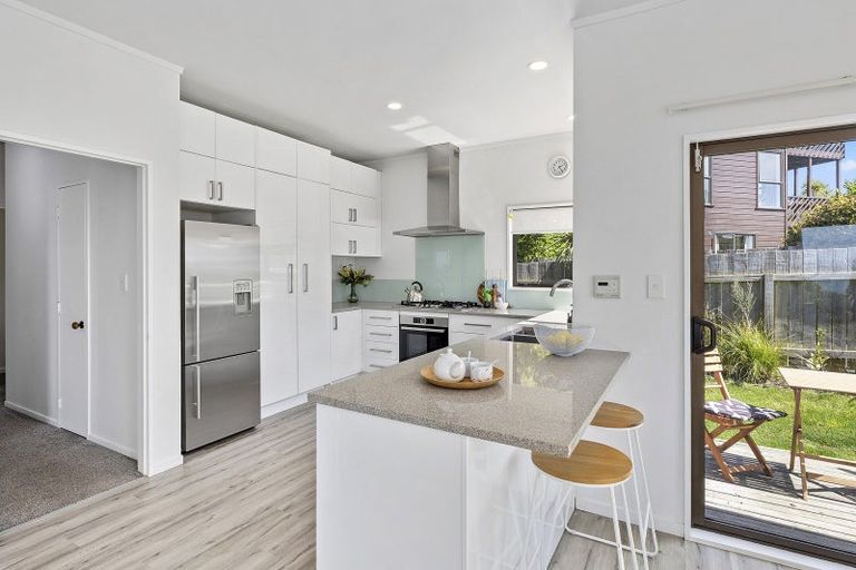 Photo of property in 72 Beacon Hill Road, Strathmore Park, Wellington, 6022