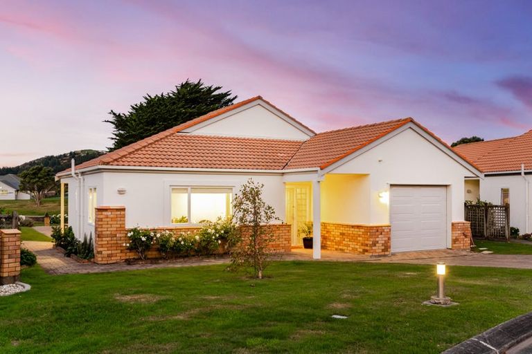 Photo of property in 7 Lakeside Villas, Whitby, Porirua, 5024