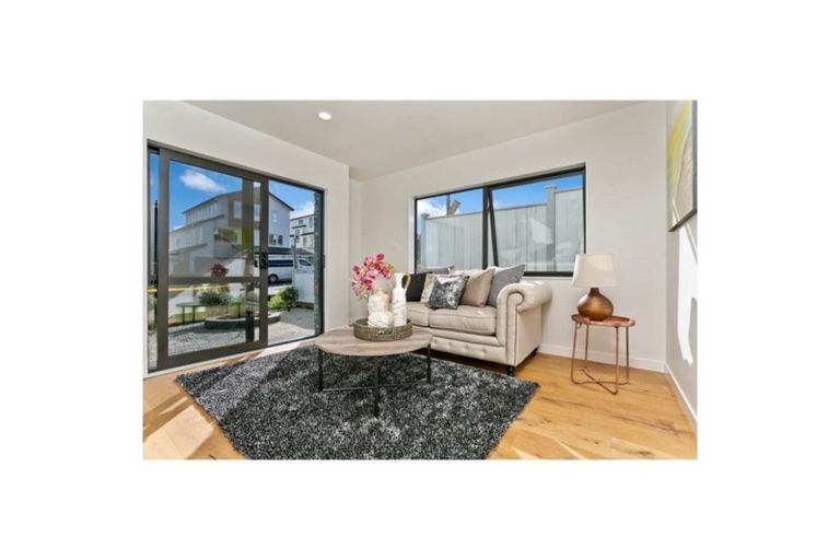 Photo of property in 22 Turutu Place, Long Bay, Auckland, 0630
