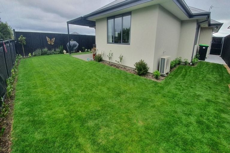 Photo of property in 2 Stratford (pvt) Way, Rangiora, 7400