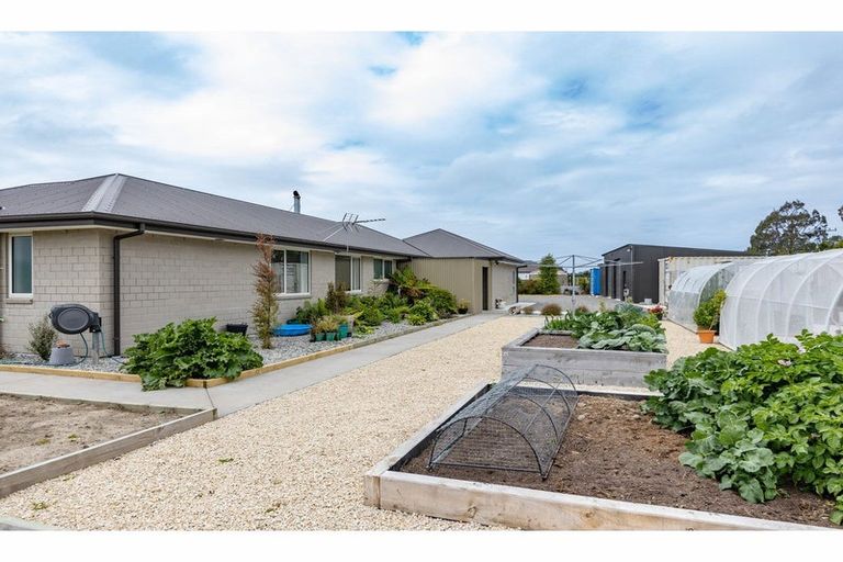 Photo of property in 5 Northside Drive, Waikuku, 7473